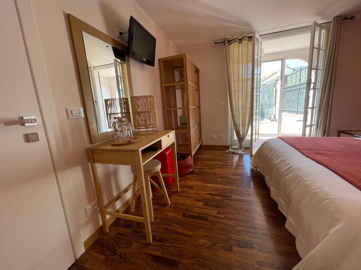 Hotel Sotto Le Stelle ...Il Mare Pietra Ligure Exteriér fotografie